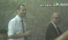 二傻吃瓜视频在线观看免费,免费在线观看，笑料横生的欢乐盛宴